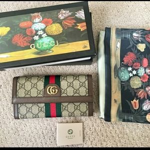Gucci wallet with dustbag and box